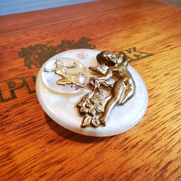 Unique Vintage Round Brooch Cherub Thai Dancer Aurora Borealis - Picture 9 of 12